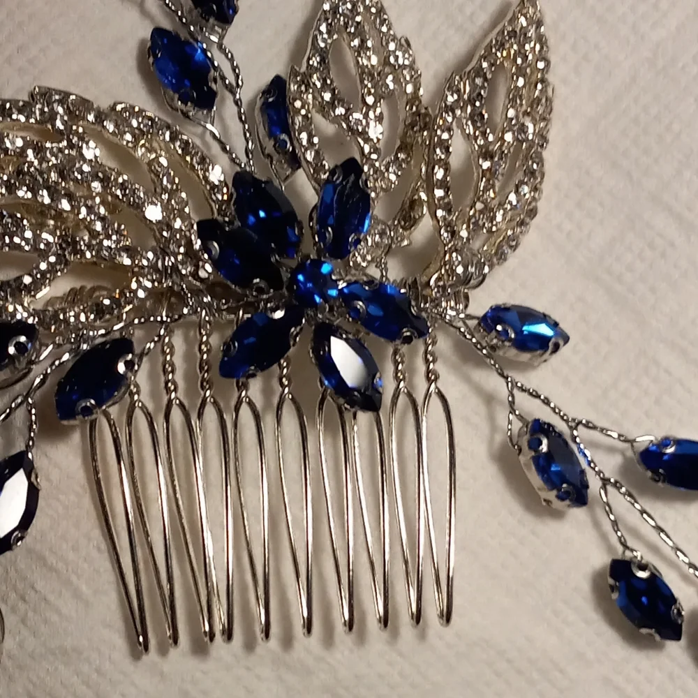 Beautiful Blue Hair Comb - Picture 6 of 16